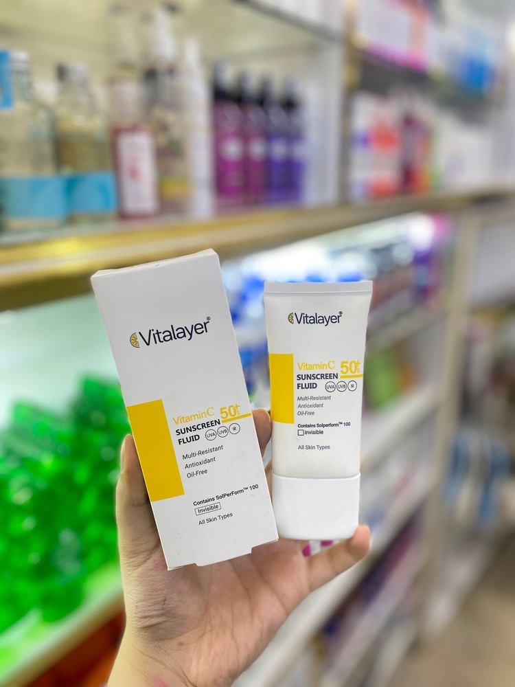 فلوئید ضدآفتاب ویتالیر ویتامین سی بی رنگ SPF50 حجم ۵۰ میل