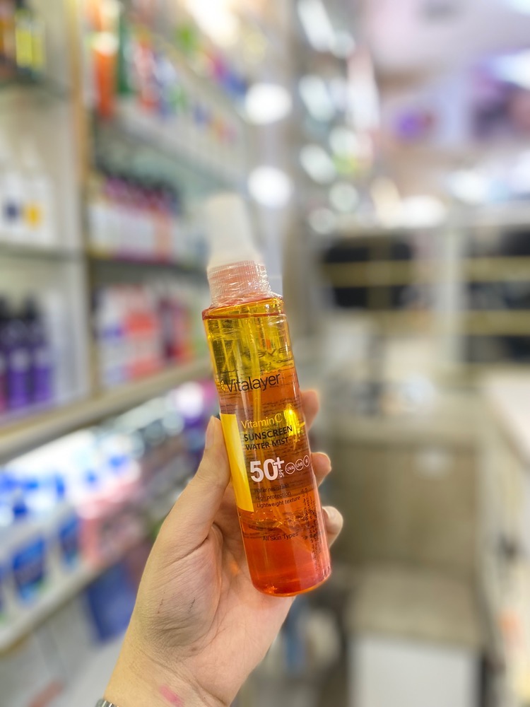 اسپری ضد آفتاب ویتالیر SPF50 حاوی ویتامین C حجم ۱۵۰ میلی لیتر
