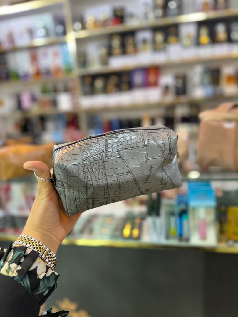 کیف آرایشی مدل پوست ماری ورنی طوسی