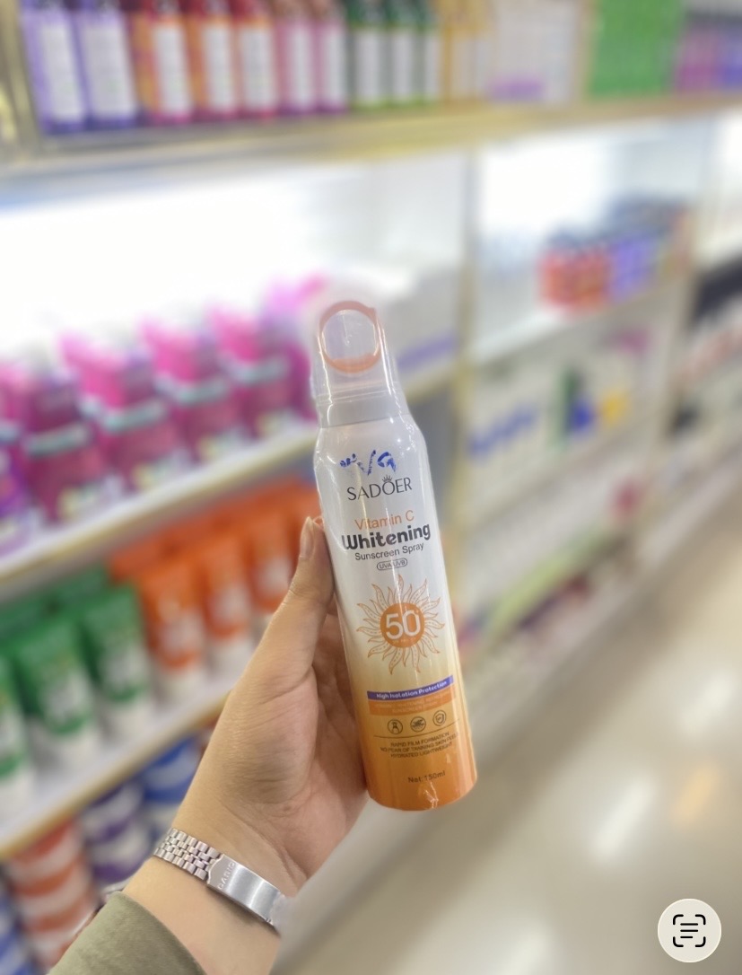 اسپری ضدآفتاب سادور SPF50 حاوی ویتامین C