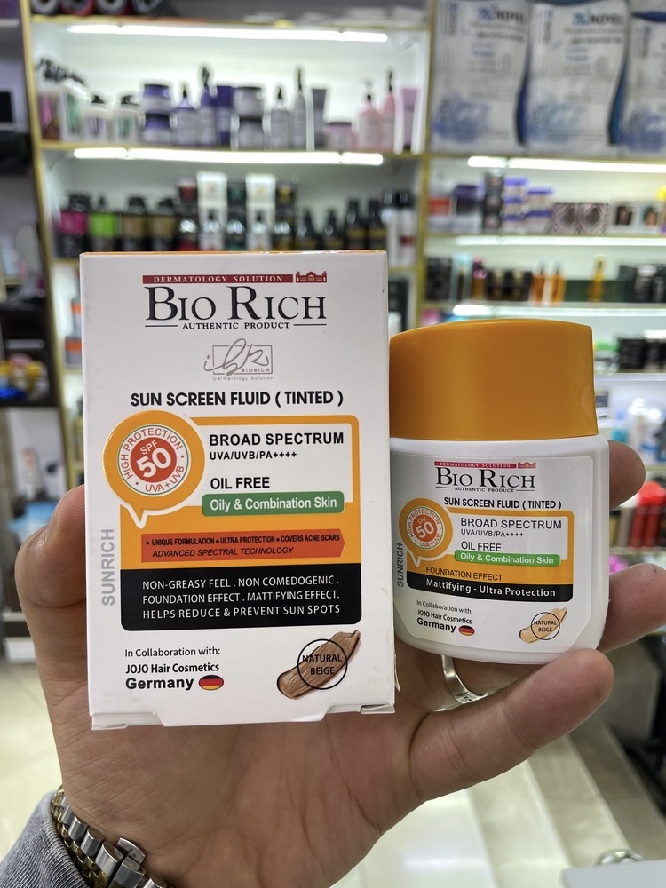 ضد آفتاب نچرال بژ بایوریچ مناسب پوست چرب حجم 50 میلی لیتر