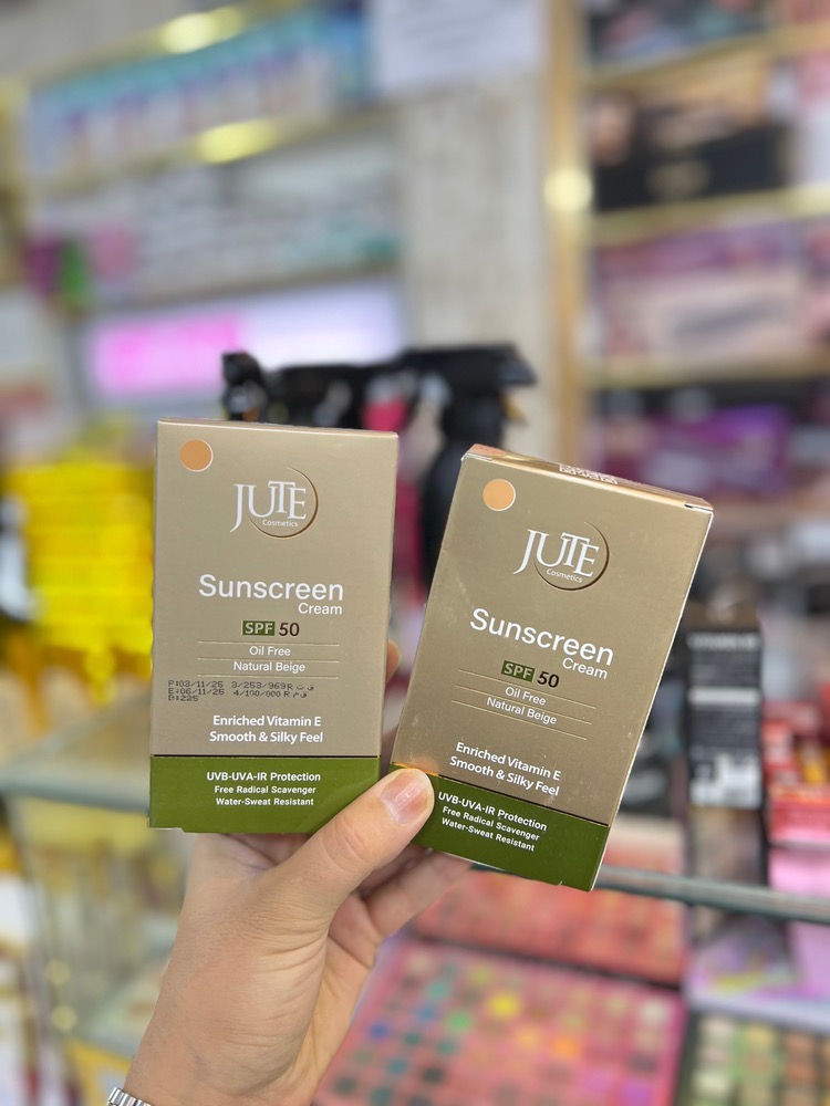 کرم ضد آفتاب رنگی ژوت با SPF50 مناسب پوست چرب حجم 40 میلی لیتر