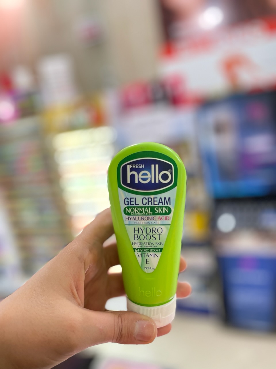 کرم آبرسان هلو فرش مدل ویتامین E حجم 150mL
