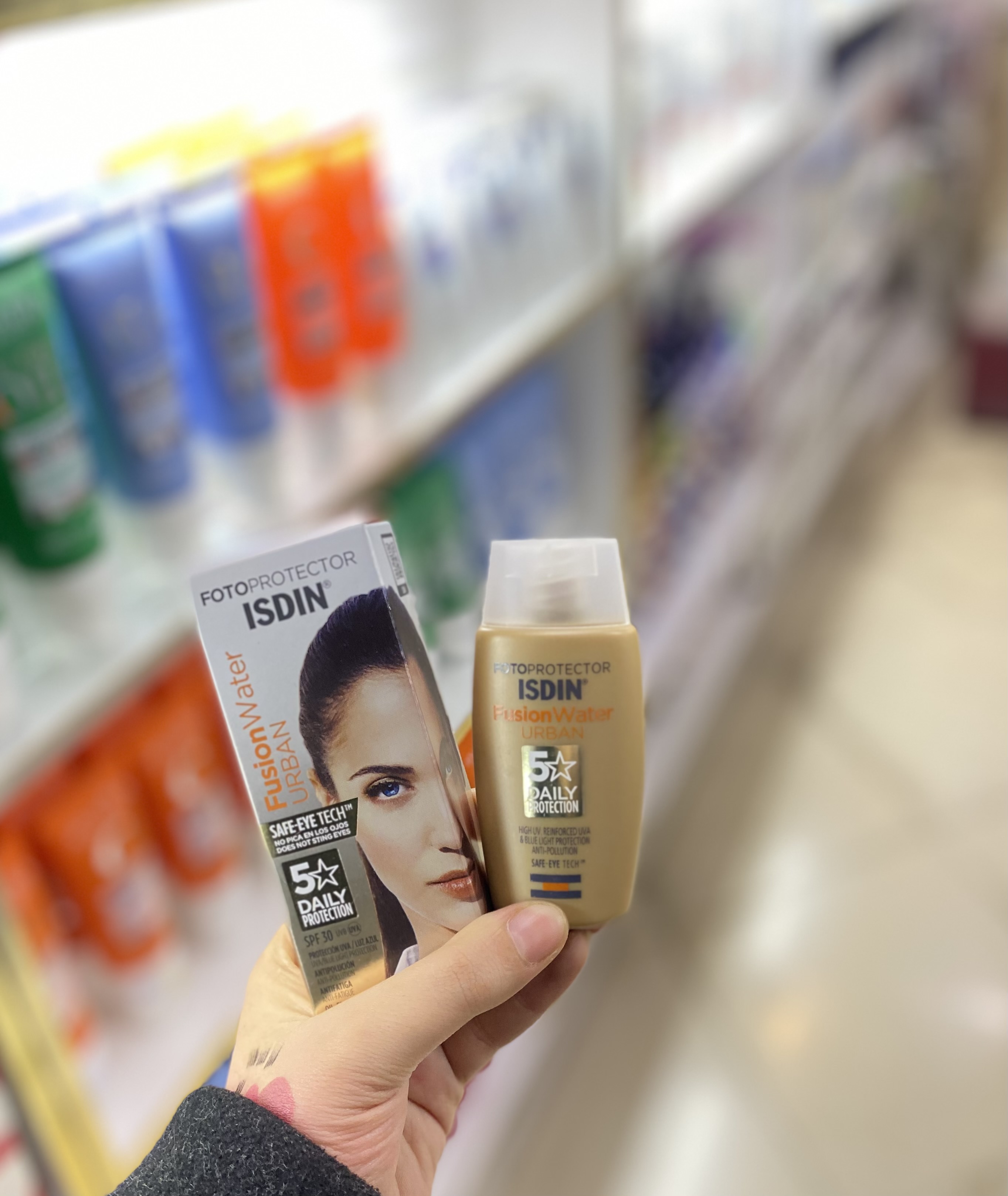 ضد آفتاب بدون رنگ فیوژن واتر ایزدین SPF30 مدل اوربان