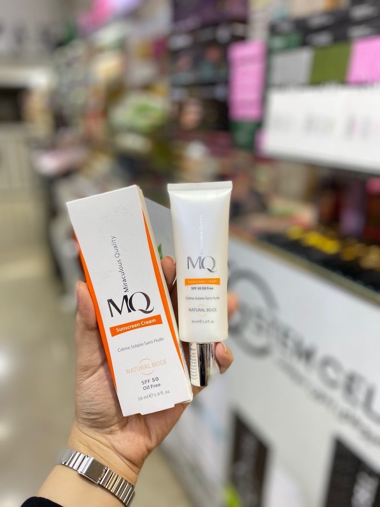 کرم ضد آفتاب فاقد چربی ام کیو SPF50 بژ طبیعی