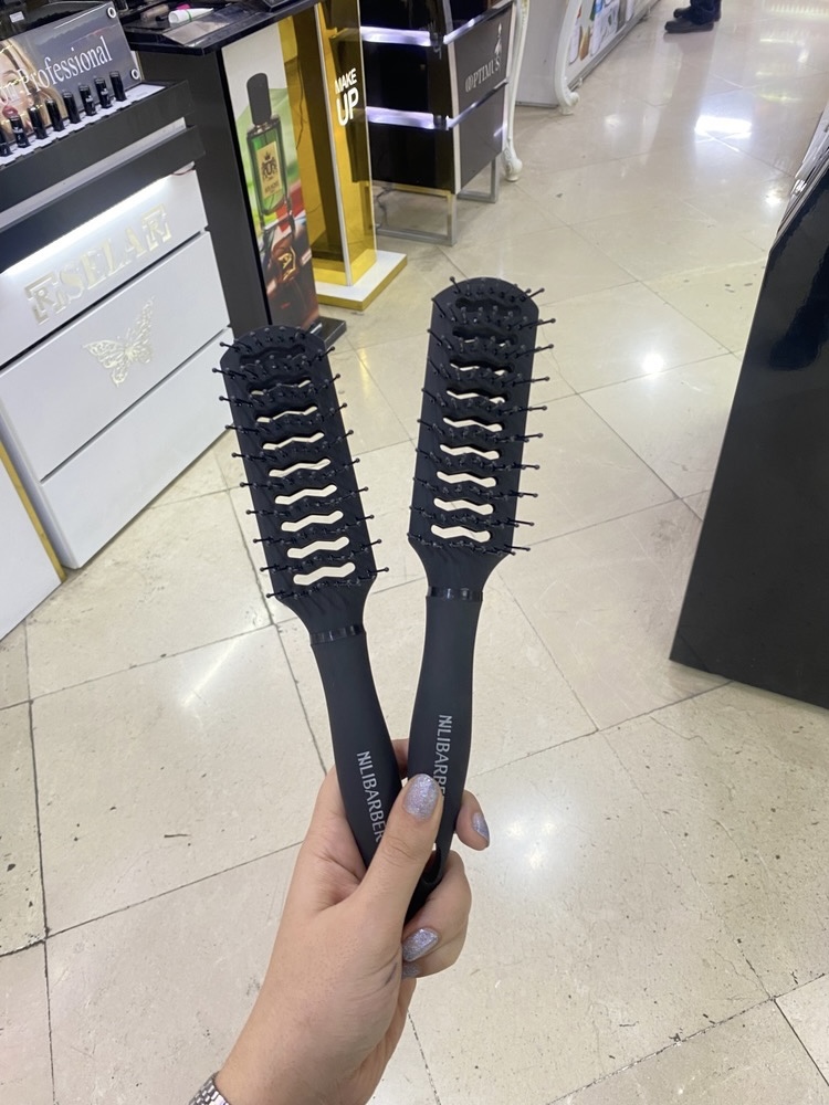 برس مو,نیلی باربر,برس تخت,مشکی,پدالی,مناسب برای انواع مو,براشینگ,صاف کردن,حجم دهی به مو,باز کردن گره,نسوز,استایل مو,قیمت,خرید,ترب,امیدوارشاپ,کاشان,رفسنجان