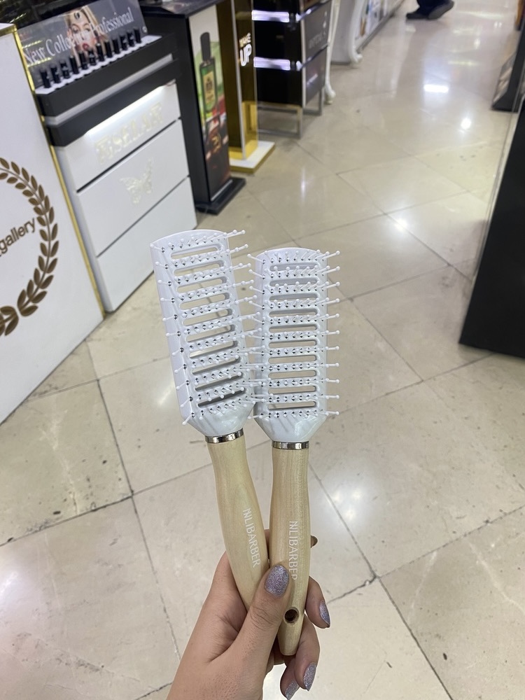 برس مو,نیلی باربر,برس تخت,مشکی,پدالی,مناسب برای انواع مو,براشینگ,صاف کردن,حجم دهی به مو,باز کردن گره,نسوز,استایل مو,قیمت,خرید,ترب,امیدوارشاپ,کاشان,رفسنجان