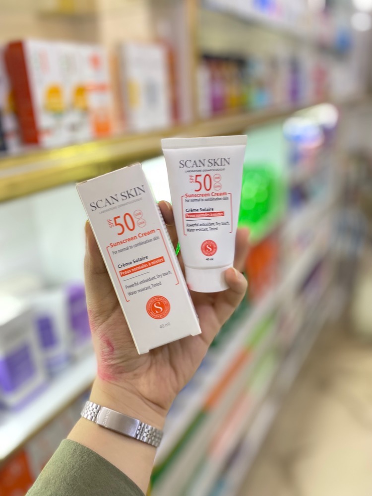 کرم ضد آفتاب رنگی اسکن اسکین مناسب پوست های نرمال تا مختلط SPF50 حجم 40 میل
