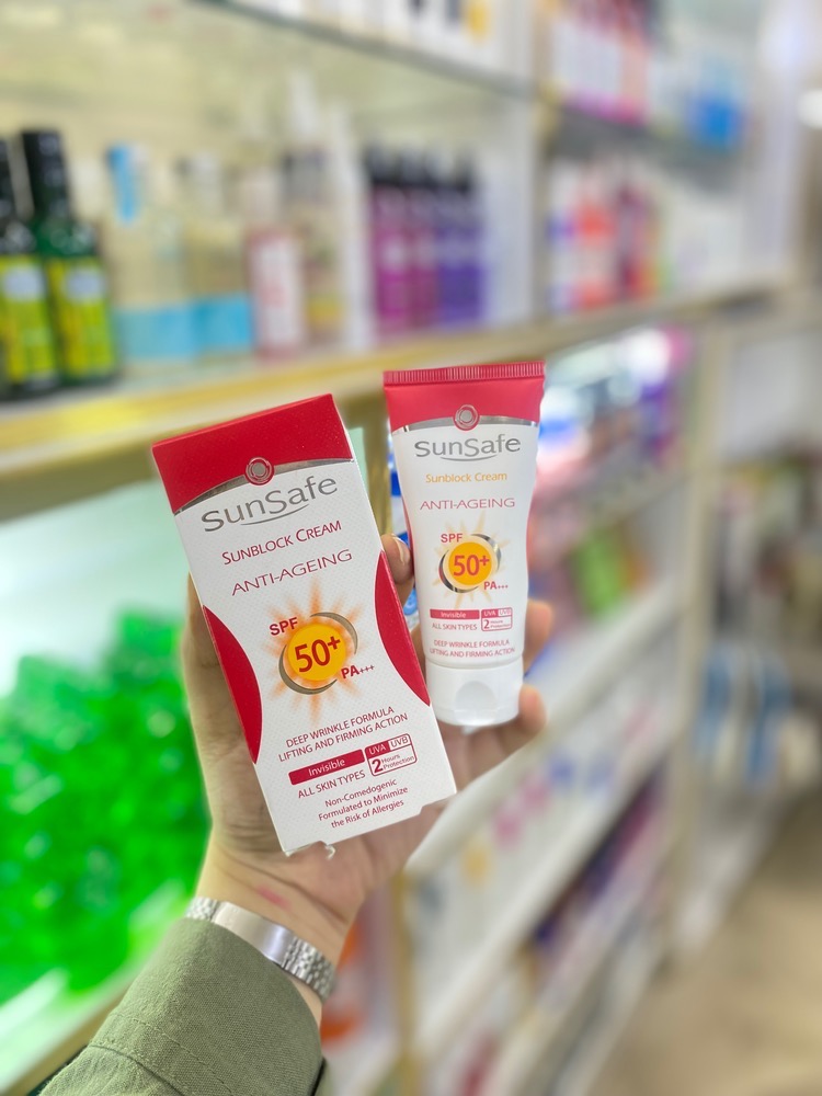 کرم ضد آفتاب و ضد چروک سان سیف بی رنگ مناسب انواع پوست SPF50